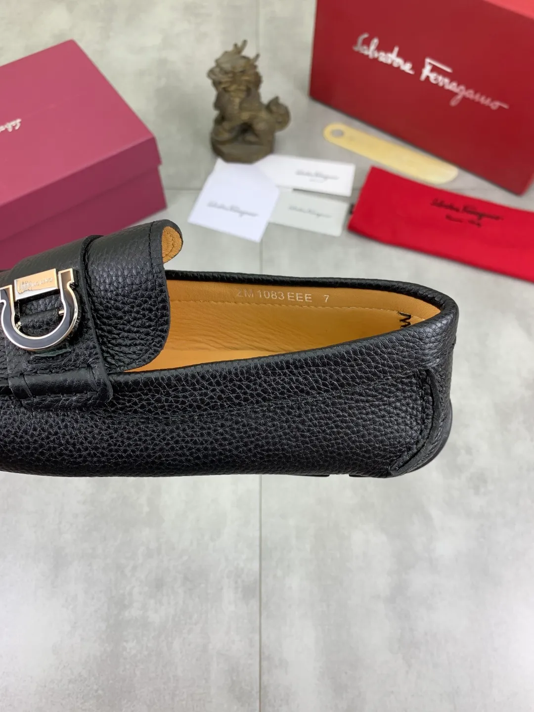 Men's shoes 💰P542 New model, high quality [Ferragamo/Ferragamo] Latest lazy slip-on shoes Original imported calfskin, imported cowhide lining + original luxury metal buckle + original combination outsole Comparison without pressure Code number: 38-45